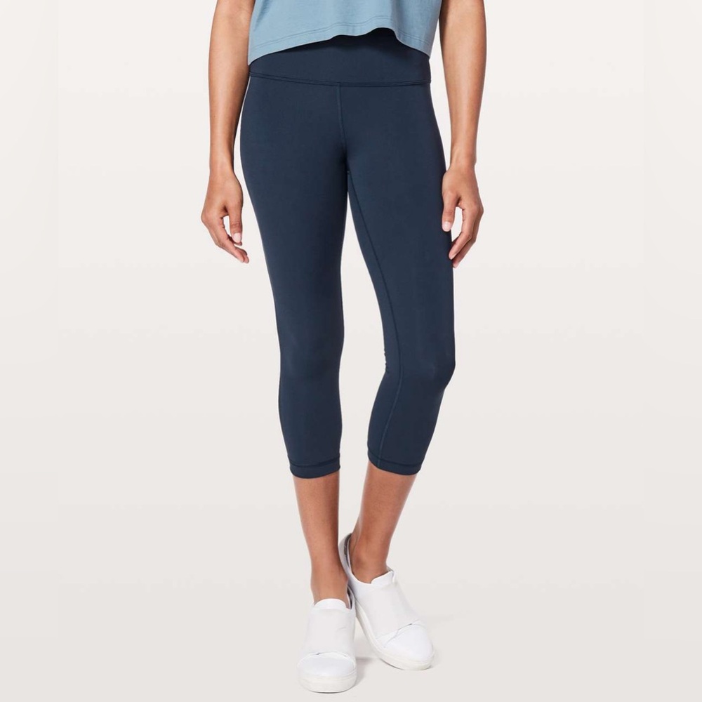 Lululemon Wunder Under Crop (Hi-Rise) 21"
True Navy Size 10